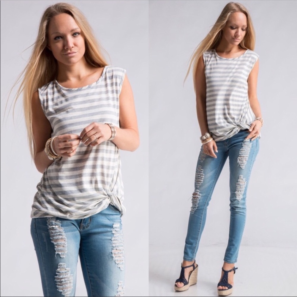 Striped Top ⭐️ 1 Large left ⭐️